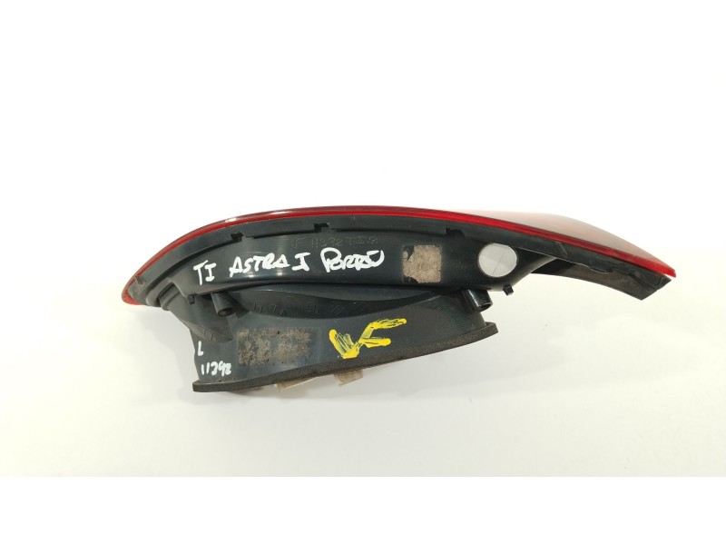 Recambio de piloto trasero izquierdo en porton para opel astra j lim. cosmo referencia OEM IAM 13319951  