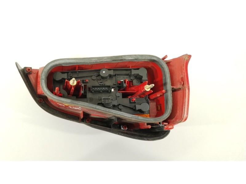 Recambio de piloto trasero derecho para peugeot 106 ii (1a_, 1c_) 1.1 i referencia OEM IAM 6351G6  