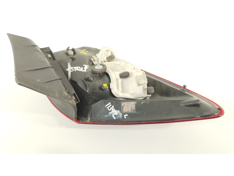 Recambio de piloto trasero derecho para opel astra j lim. cosmo referencia OEM IAM 13319948  