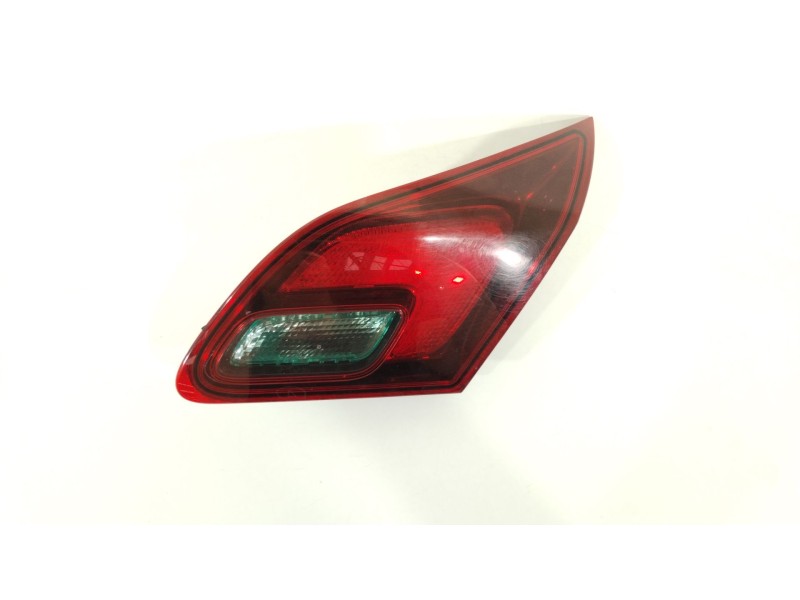 Recambio de piloto trasero derecho en porton para opel astra j lim. cosmo referencia OEM IAM 13319950  