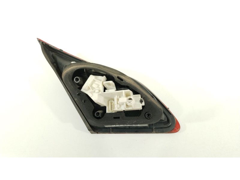 Recambio de piloto trasero derecho en porton para opel astra j lim. cosmo referencia OEM IAM 13319950  