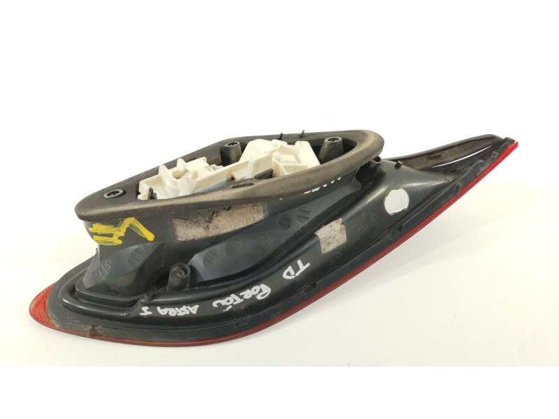 Recambio de piloto trasero derecho en porton para opel astra j lim. cosmo referencia OEM IAM 13319950  