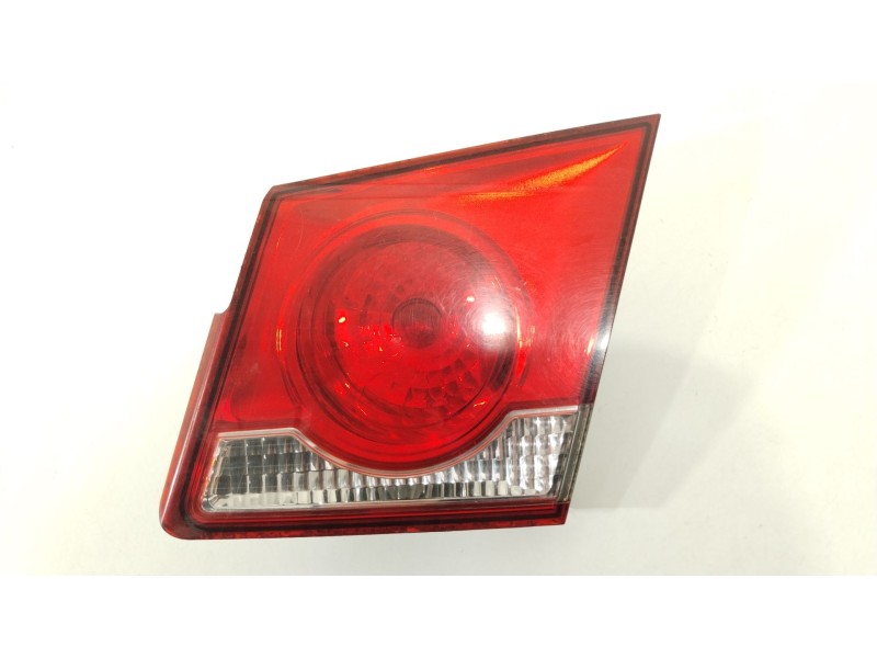 Recambio de piloto trasero derecho en porton para chevrolet cruze lt referencia OEM IAM   