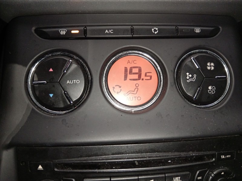 Recambio de mando climatizador para citroën c3 ii (sc_) 1.6 hdi referencia OEM IAM 96831720XT  