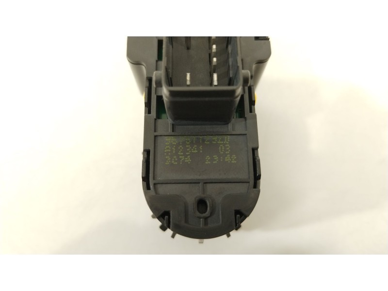 Recambio de mando elevalunas delantero izquierdo para peugeot 208 style referencia OEM IAM 96751129ZD  