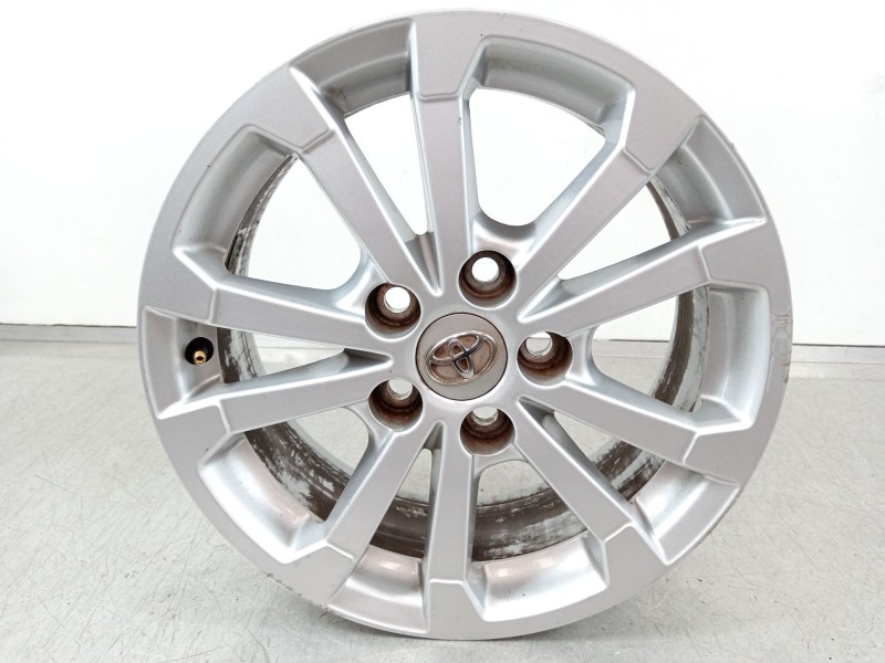 Recambio de llanta para toyota auris hybrid active referencia OEM IAM HL45182  