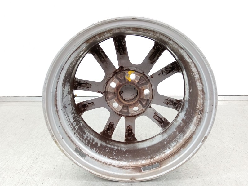 Recambio de llanta para toyota auris hybrid active referencia OEM IAM HL45182  