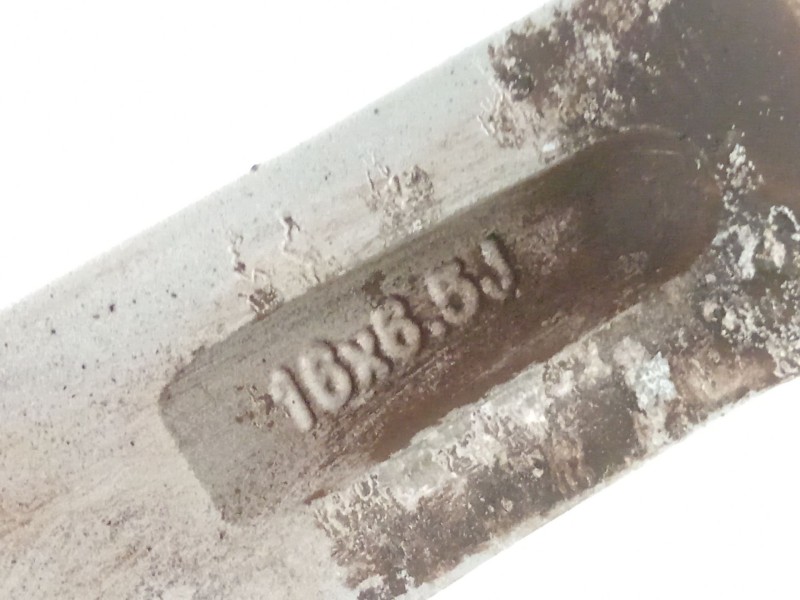 Recambio de llanta para toyota auris hybrid active referencia OEM IAM HL45182  