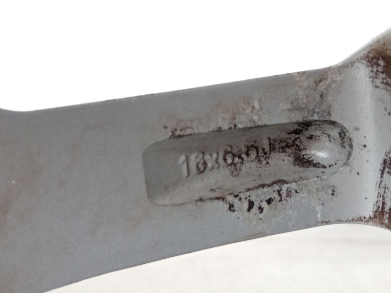 Recambio de llanta para toyota auris hybrid active referencia OEM IAM HL45182  