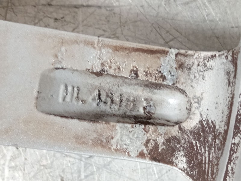 Recambio de llanta para toyota auris hybrid active referencia OEM IAM HL45182  