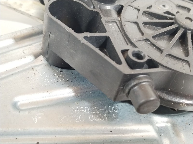 Recambio de elevalunas delantero derecho para renault megane iii berlina 5 p emotion referencia OEM IAM 807200001R 965368200 807