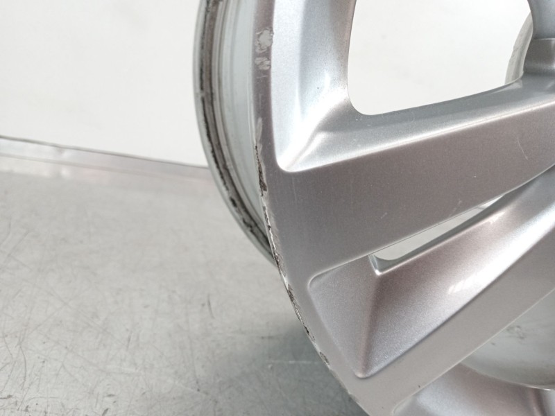 Recambio de llanta para peugeot 308 access referencia OEM IAM 9677989577  