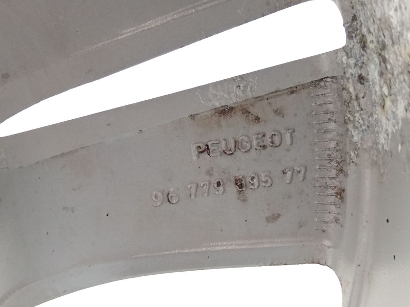 Recambio de llanta para peugeot 308 access referencia OEM IAM 9677989577  