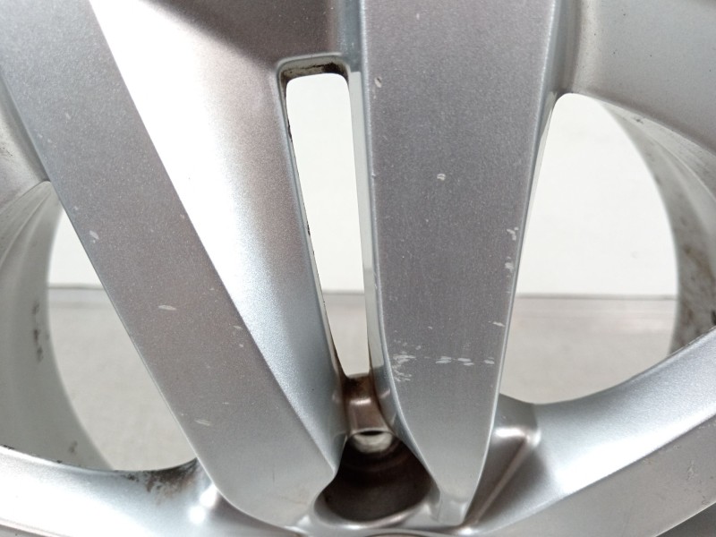 Recambio de llanta para peugeot 308 access referencia OEM IAM 9677989577  