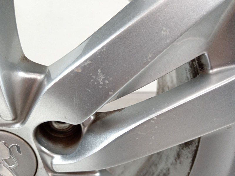 Recambio de llanta para peugeot 308 access referencia OEM IAM 9677989577  