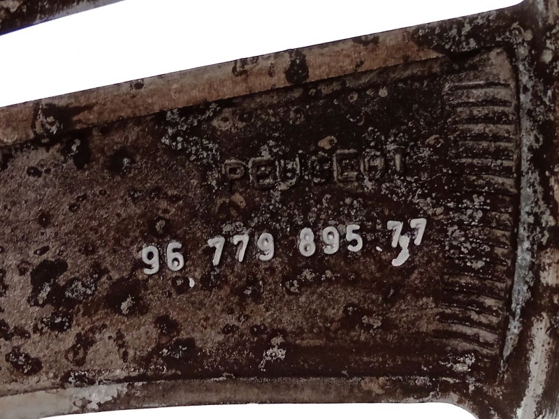 Recambio de llanta para peugeot 308 access referencia OEM IAM 9677989577  