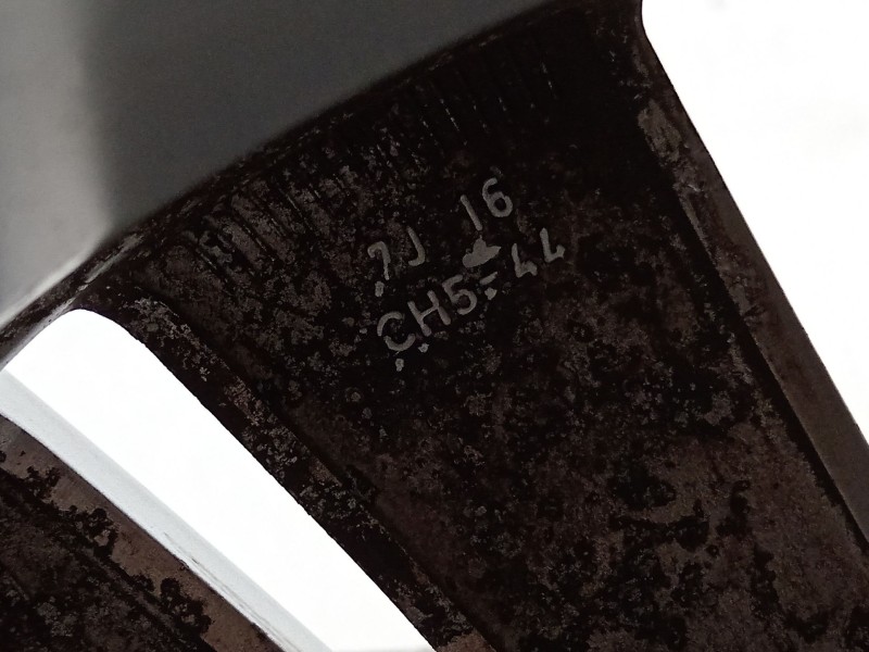 Recambio de llanta para peugeot 308 access referencia OEM IAM 9677989577  