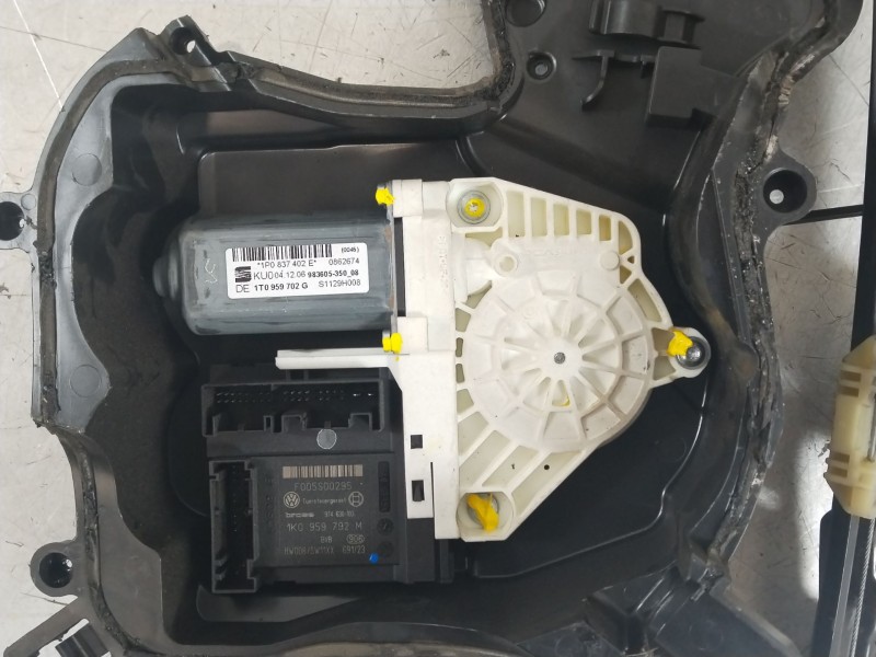 Recambio de elevalunas delantero derecho para seat leon (1p1) stylance / style referencia OEM IAM 1P0837402E 1K0959752M 1T095970