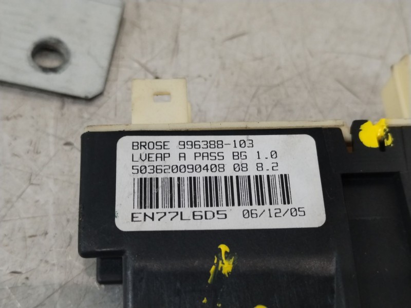 Recambio de elevalunas delantero derecho para peugeot 307 berlina (s2) xs referencia OEM IAM 9634456880  996388103