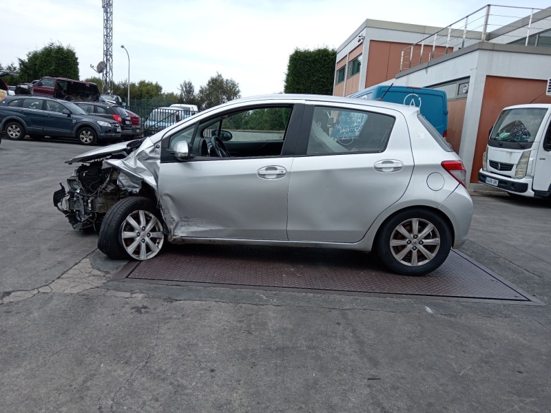 toyota yaris (_p13_) del año 2012