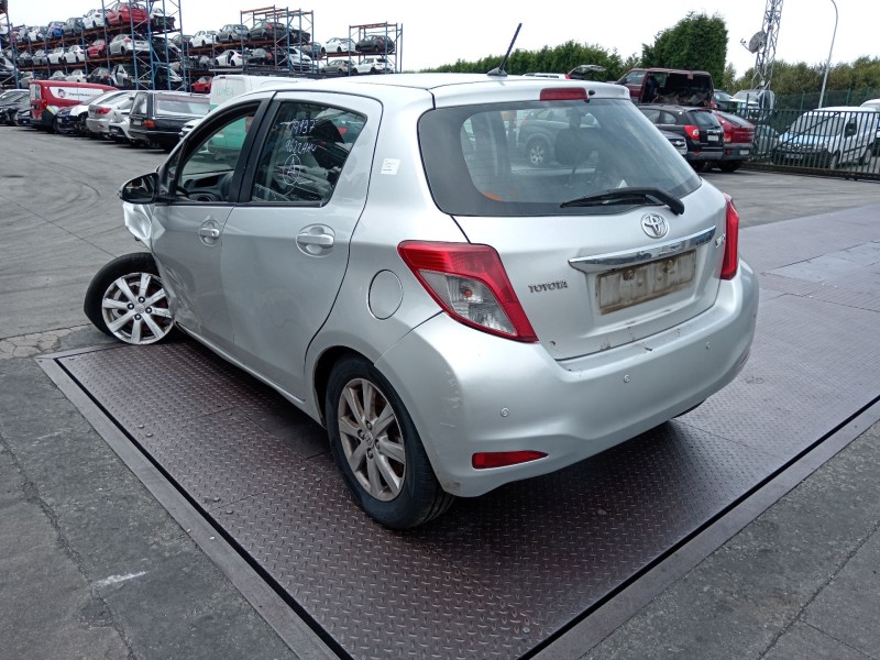 toyota yaris (_p13_) del año 2012
