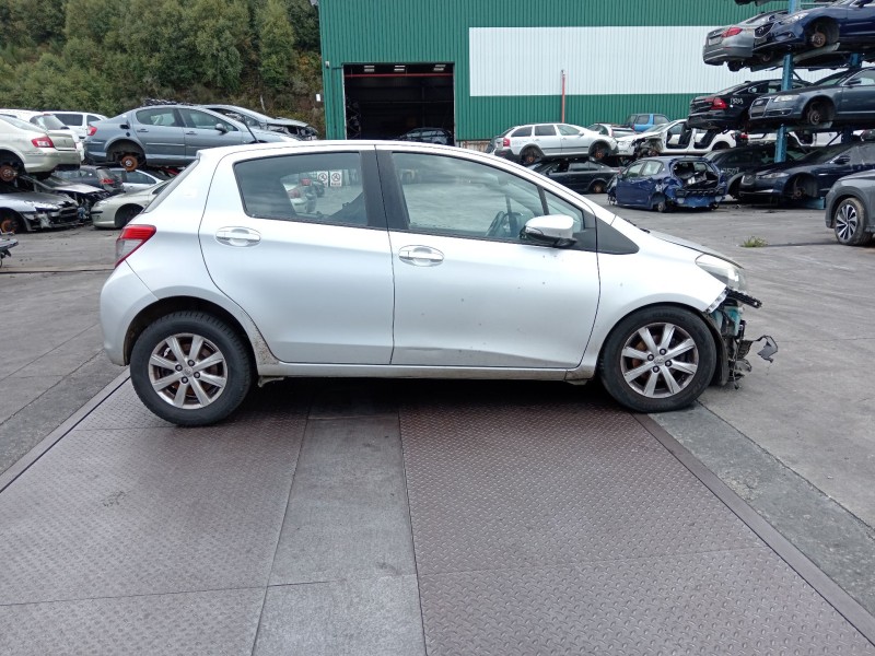 toyota yaris (_p13_) del año 2012