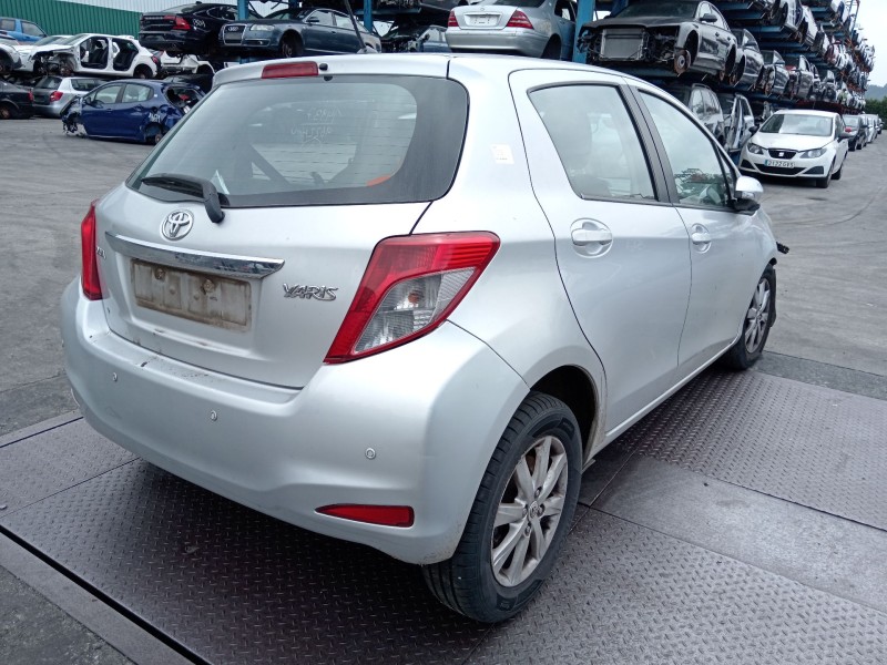 toyota yaris (_p13_) del año 2012