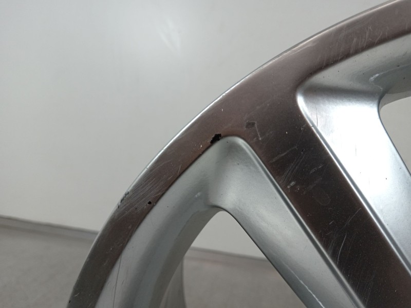 Recambio de llanta para audi a4 ber. (b8) básico referencia OEM IAM 8K0601025  