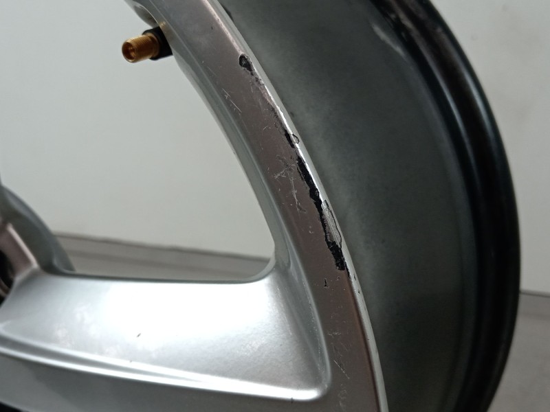 Recambio de llanta para audi a4 ber. (b8) básico referencia OEM IAM 8K0601025  