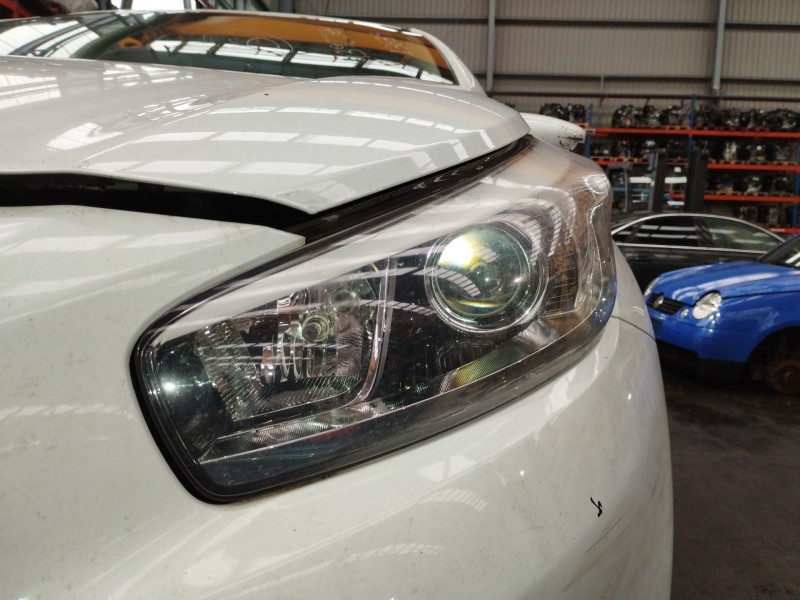 Recambio de faro izquierdo para kia cee´d (jd) 1.4 cvvt referencia OEM IAM 92101A2010  