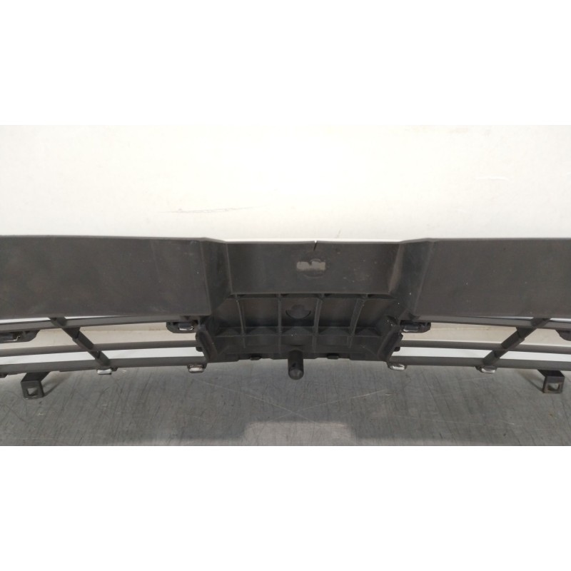 Recambio de rejilla delantera para nissan primastar furgoneta (x83) 2.0 dci 115 referencia OEM IAM 623100250  