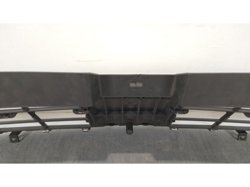 Recambio de rejilla delantera para nissan primastar furgoneta (x83) 2.0 dci 115 referencia OEM IAM 623100250  