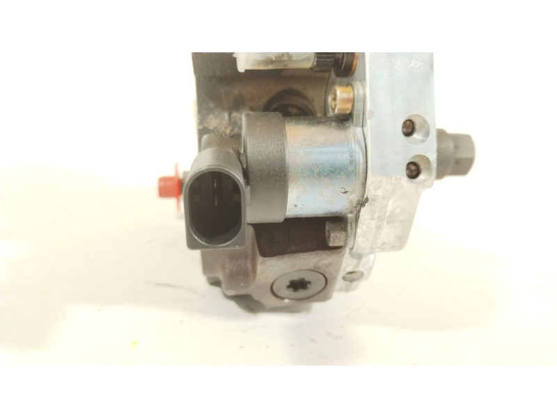 Recambio de bomba inyeccion para bmw 3 (e90) 320 d referencia OEM IAM 7788670  0445010045