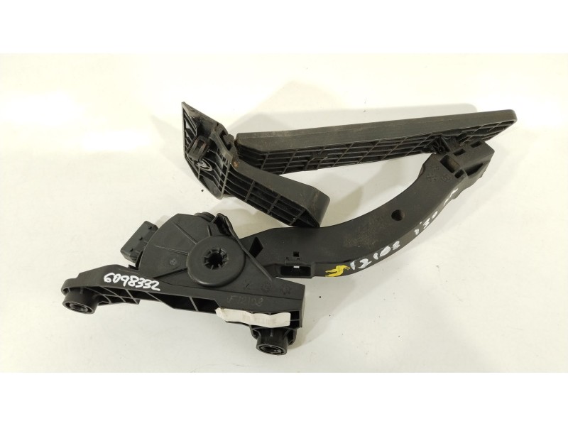 Recambio de potenciometro pedal para hyundai i30 (gd) 1.4 cat referencia OEM IAM 327003X100  