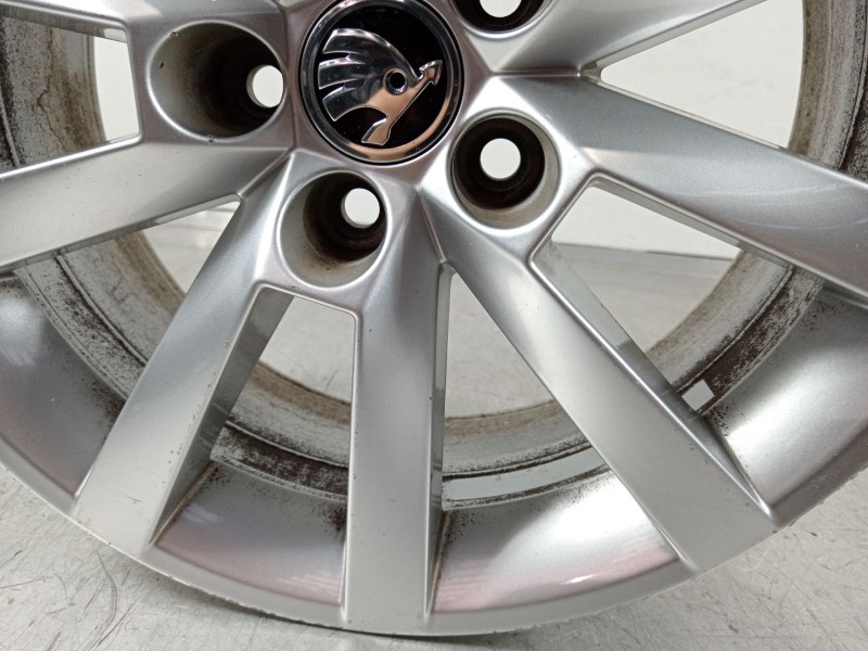 Recambio de llanta para skoda scala (nw1) 1.6 tdi referencia OEM IAM 657601025  