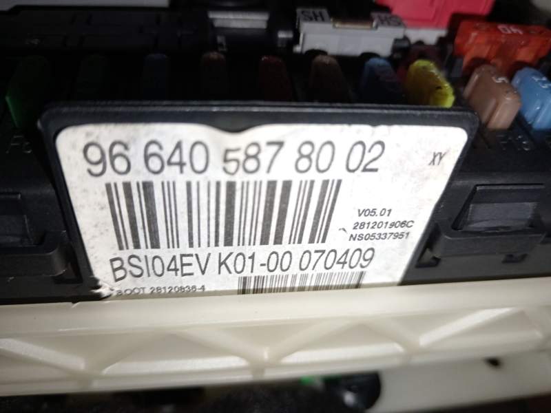 CAJA RELES / FUSIBLES 9664058780 BSI04EV 