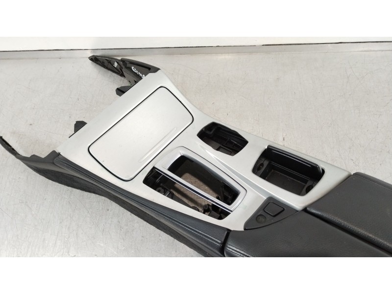 Recambio de apoyabrazos central para bmw 5 touring (f11) 525 d xdrive referencia OEM IAM 51169216865  