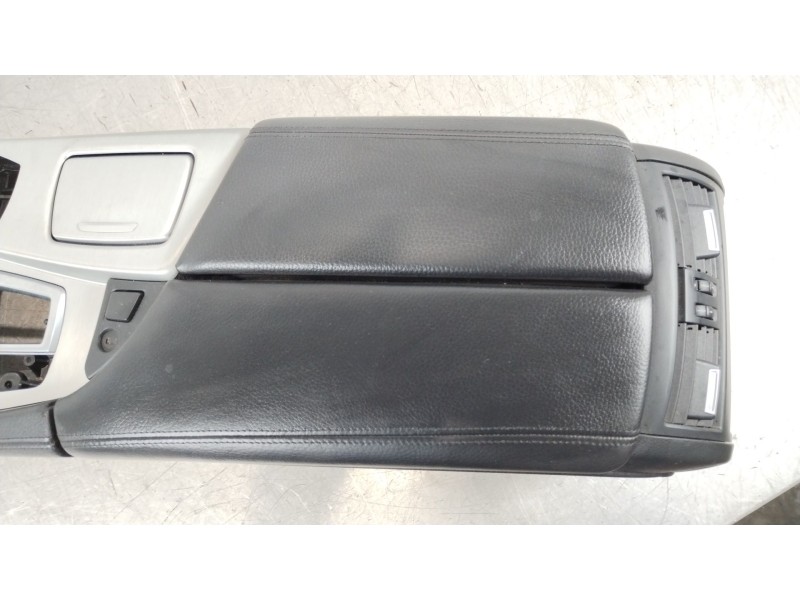 Recambio de apoyabrazos central para bmw 5 touring (f11) 525 d xdrive referencia OEM IAM 51169216865  