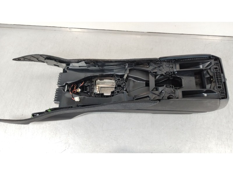 Recambio de apoyabrazos central para bmw 5 touring (f11) 525 d xdrive referencia OEM IAM 51169216865  