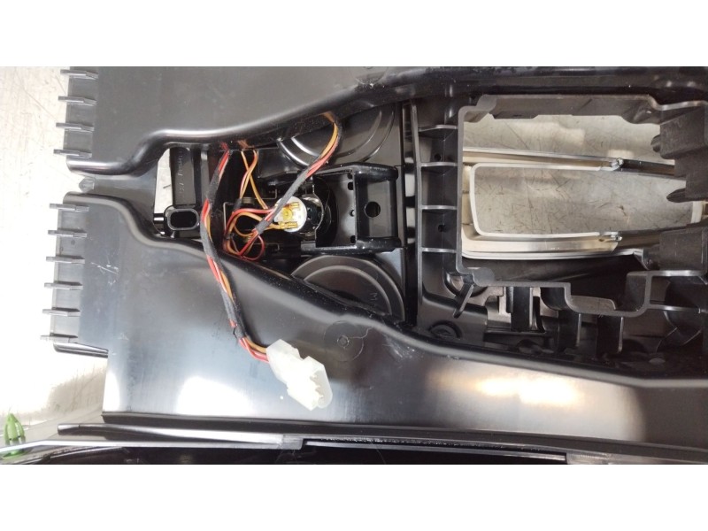 Recambio de apoyabrazos central para bmw 5 touring (f11) 525 d xdrive referencia OEM IAM 51169216865  