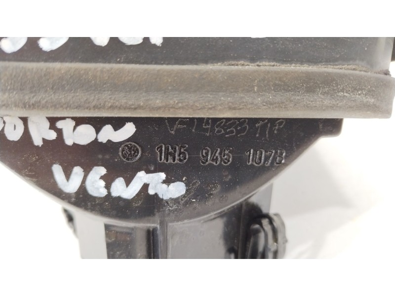 Recambio de piloto trasero izquierdo en porton para volkswagen vento (1h2) 1.6 referencia OEM IAM 1H5945107B  