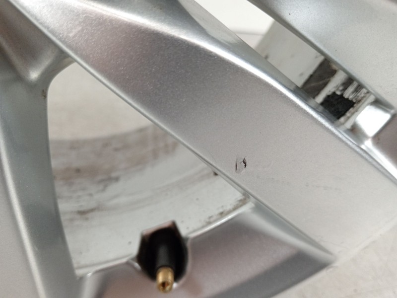 Recambio de llanta para peugeot 308 access referencia OEM IAM 9677989577  