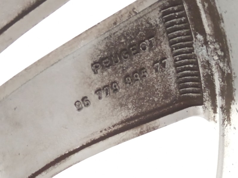 Recambio de llanta para peugeot 308 access referencia OEM IAM 9677989577  
