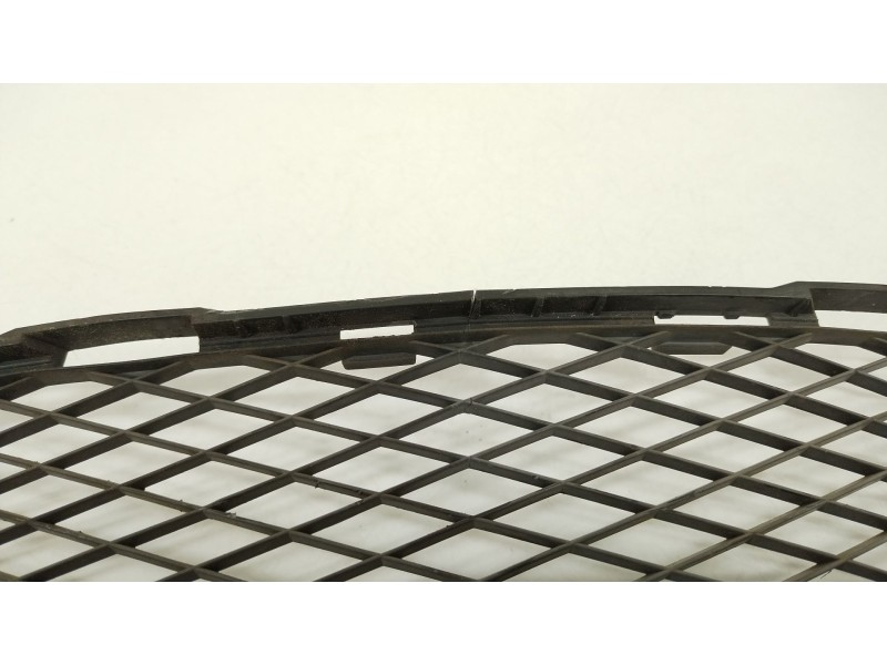 Recambio de rejilla paragolpes izquierda para volkswagen touareg (7la) tdi r5 referencia OEM IAM 7L6853665A  