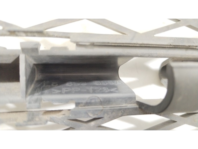 Recambio de rejilla paragolpes izquierda para volkswagen touareg (7la) tdi r5 referencia OEM IAM 7L6853665A  