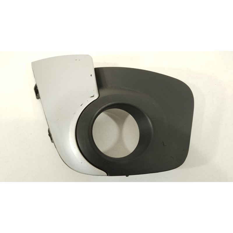 Recambio de rejilla paragolpes derecha para renault twingo ii (cn0_) 1.2 16v (cn0k, cn0v) referencia OEM IAM 7701209604  