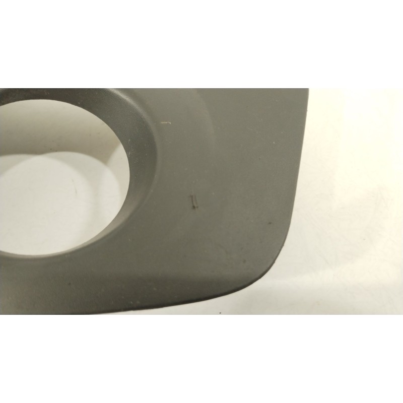 Recambio de rejilla paragolpes derecha para renault twingo ii (cn0_) 1.2 16v (cn0k, cn0v) referencia OEM IAM 7701209604  