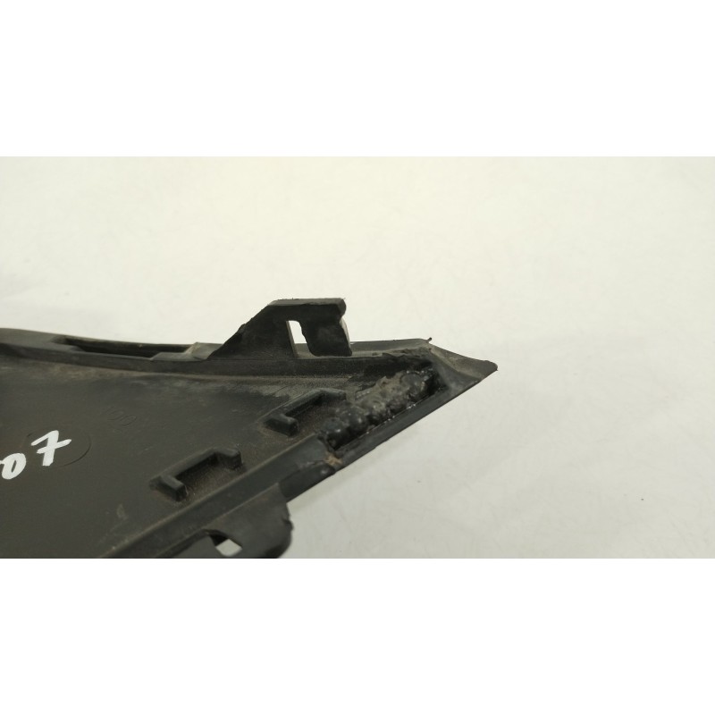 Recambio de rejilla paragolpes derecha para renault twingo ii (cn0_) 1.2 16v (cn0k, cn0v) referencia OEM IAM 7701209604  
