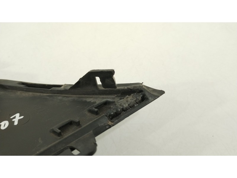 Recambio de rejilla paragolpes derecha para renault twingo ii (cn0_) 1.2 16v (cn0k, cn0v) referencia OEM IAM 7701209604  