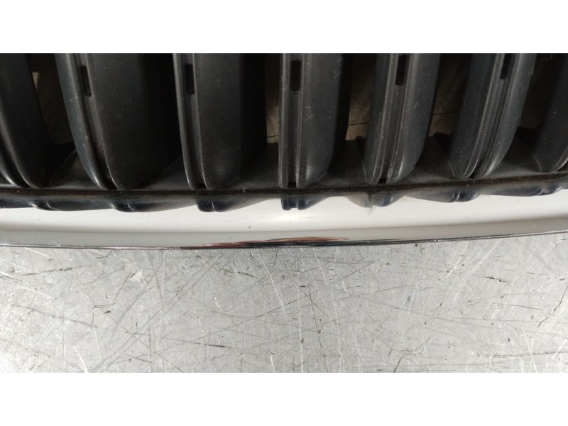 Recambio de rejilla delantera para skoda roomster (5j7) 1.9 tdi referencia OEM IAM 5J0853668A 5J0853123 5J0853124